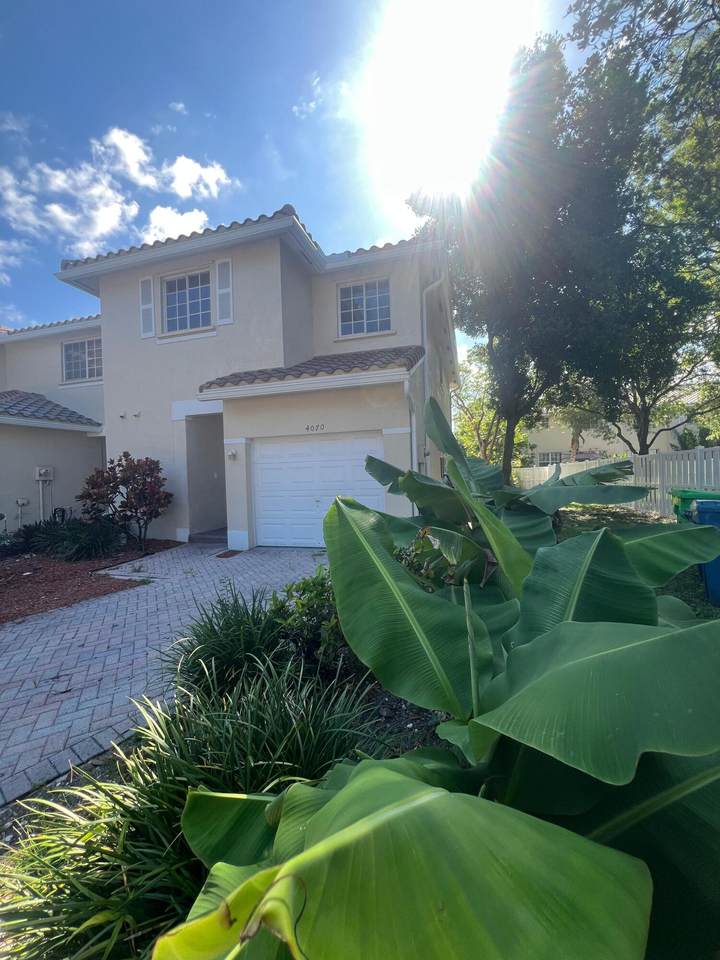 4070 91ST Terrace - Photo 1