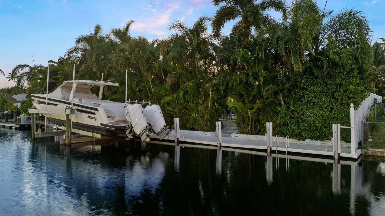 https://bt-photos.global.ssl.fastly.net/beaches/1280_boomver_2_B26028998-2.jpg
