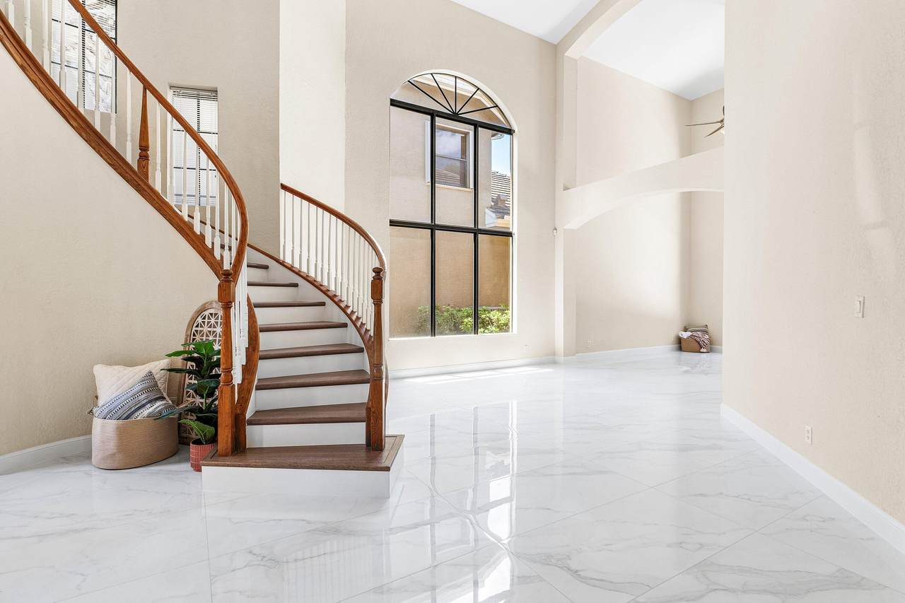 10293 Medicis - Photo 1