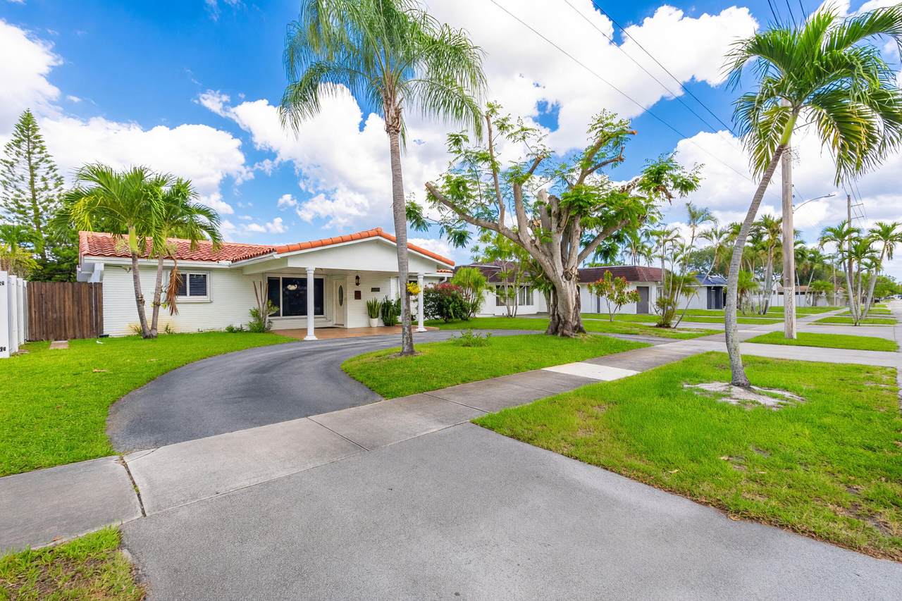https://bt-photos.global.ssl.fastly.net/beaches/1280_boomver_2_B26030166-2.jpg