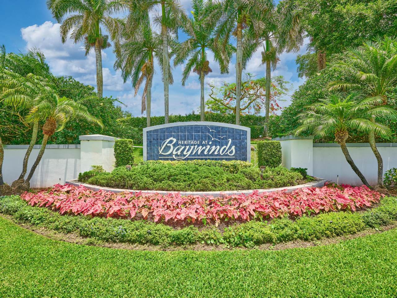 https://bt-photos.global.ssl.fastly.net/beaches/1280_boomver_2_B26030169-2.jpg