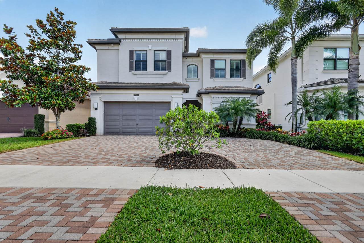9524 Eden Roc Court - Photo 1
