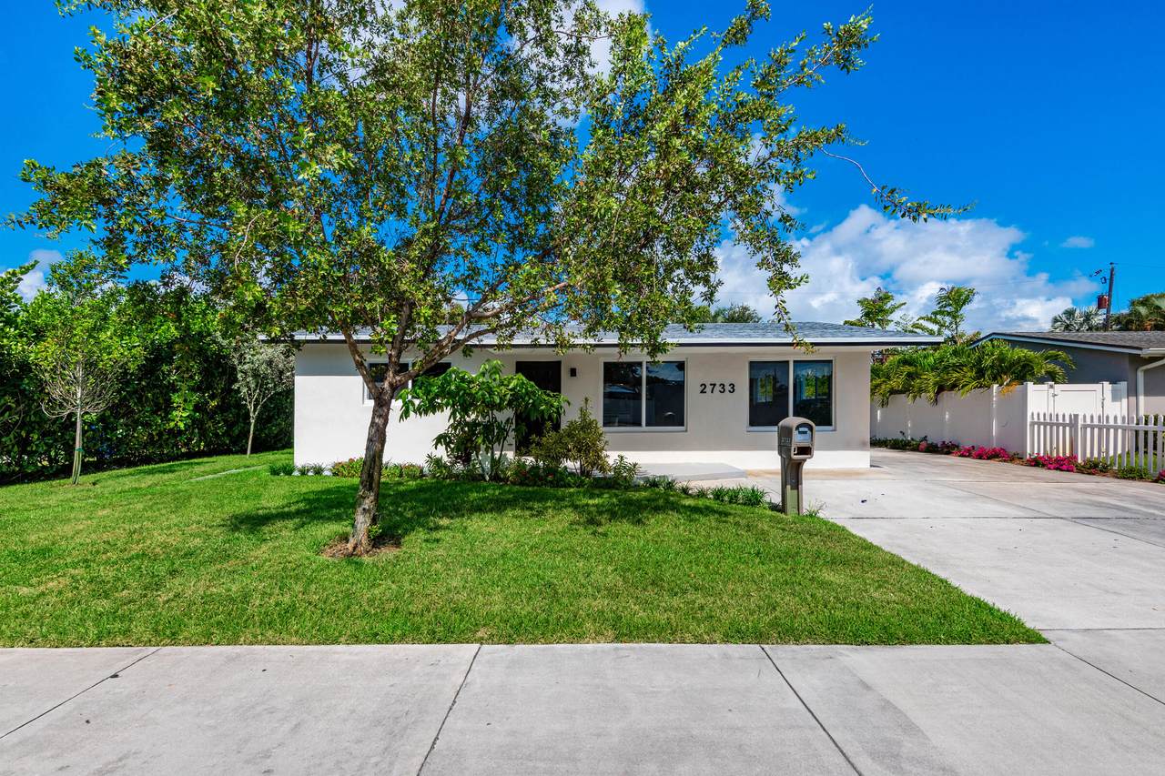2733 6th Avenue - Photo 1