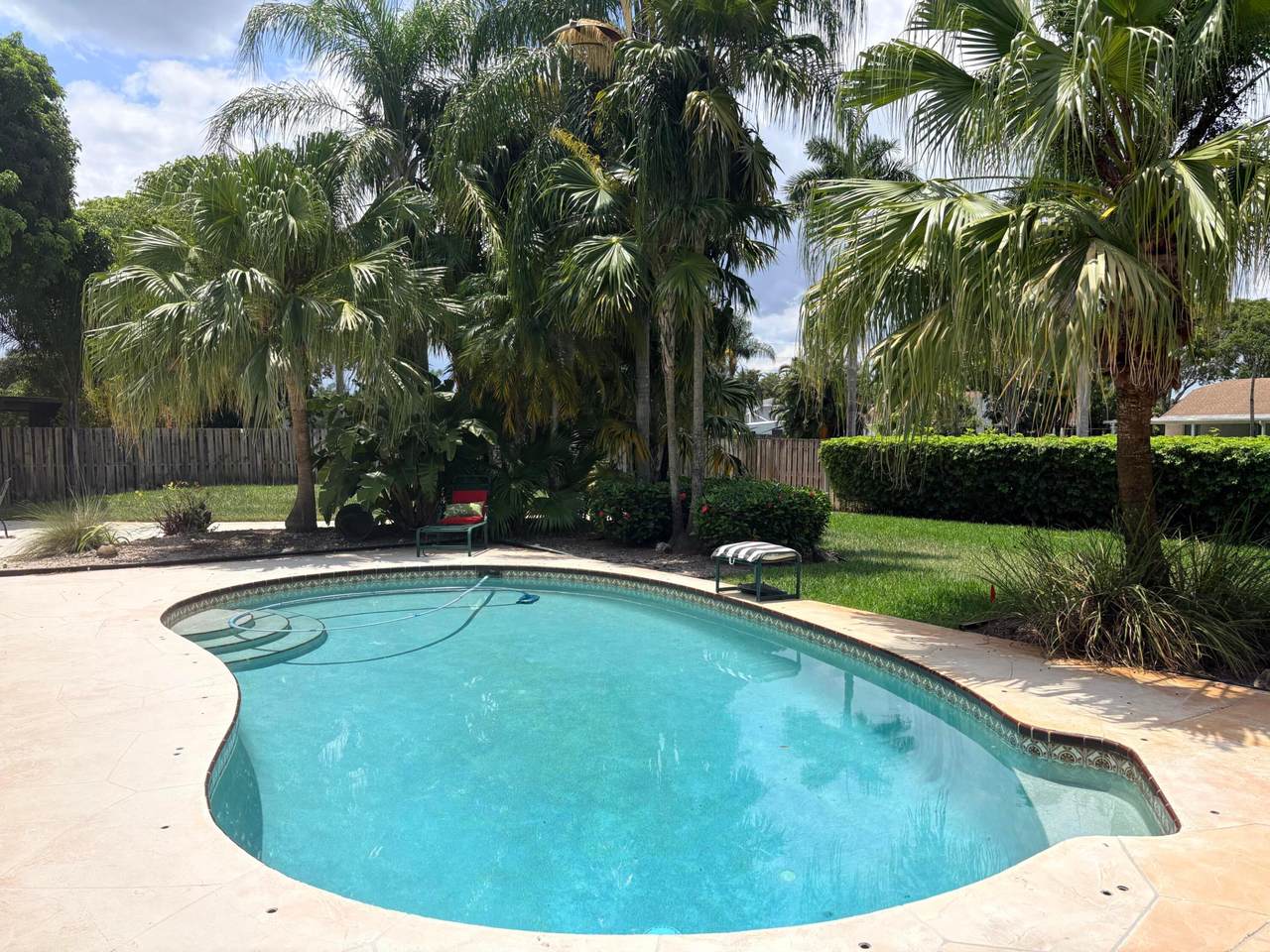 https://bt-photos.global.ssl.fastly.net/beaches/1280_boomver_2_B26032616-2.jpg