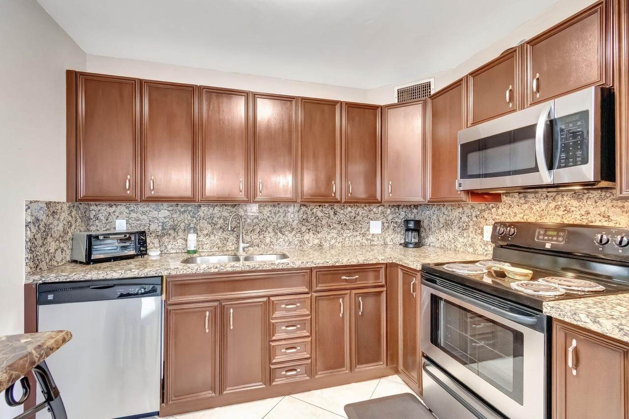 4049 Wolverton C - Photo 1