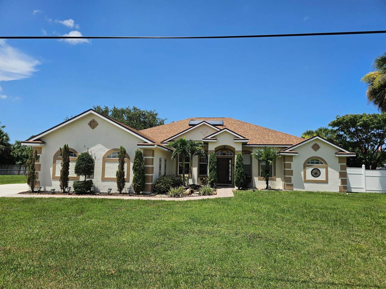 1637 La Gorce Avenue - Photo 1