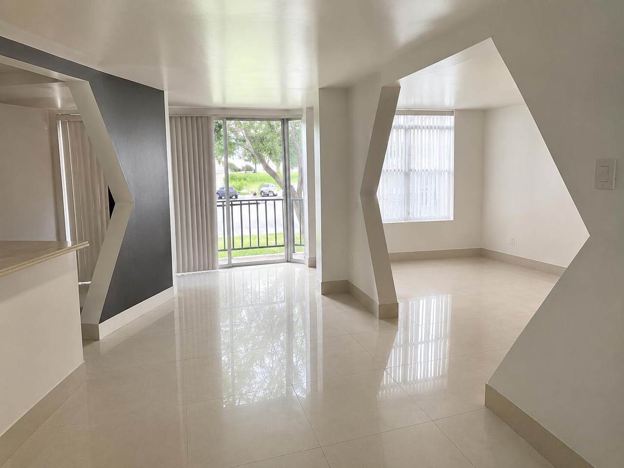 3690 Inverrary Drive - Photo 1