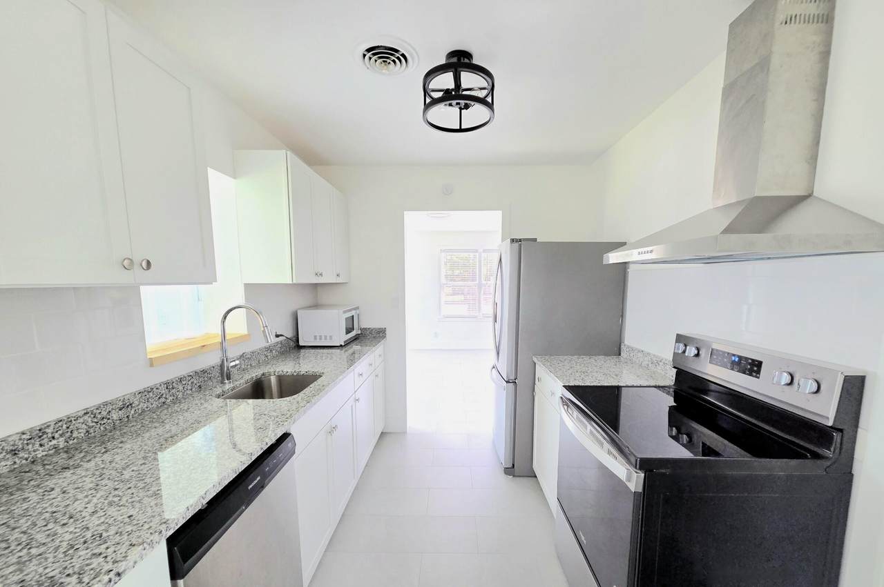 813 6th Street - Photo 1
