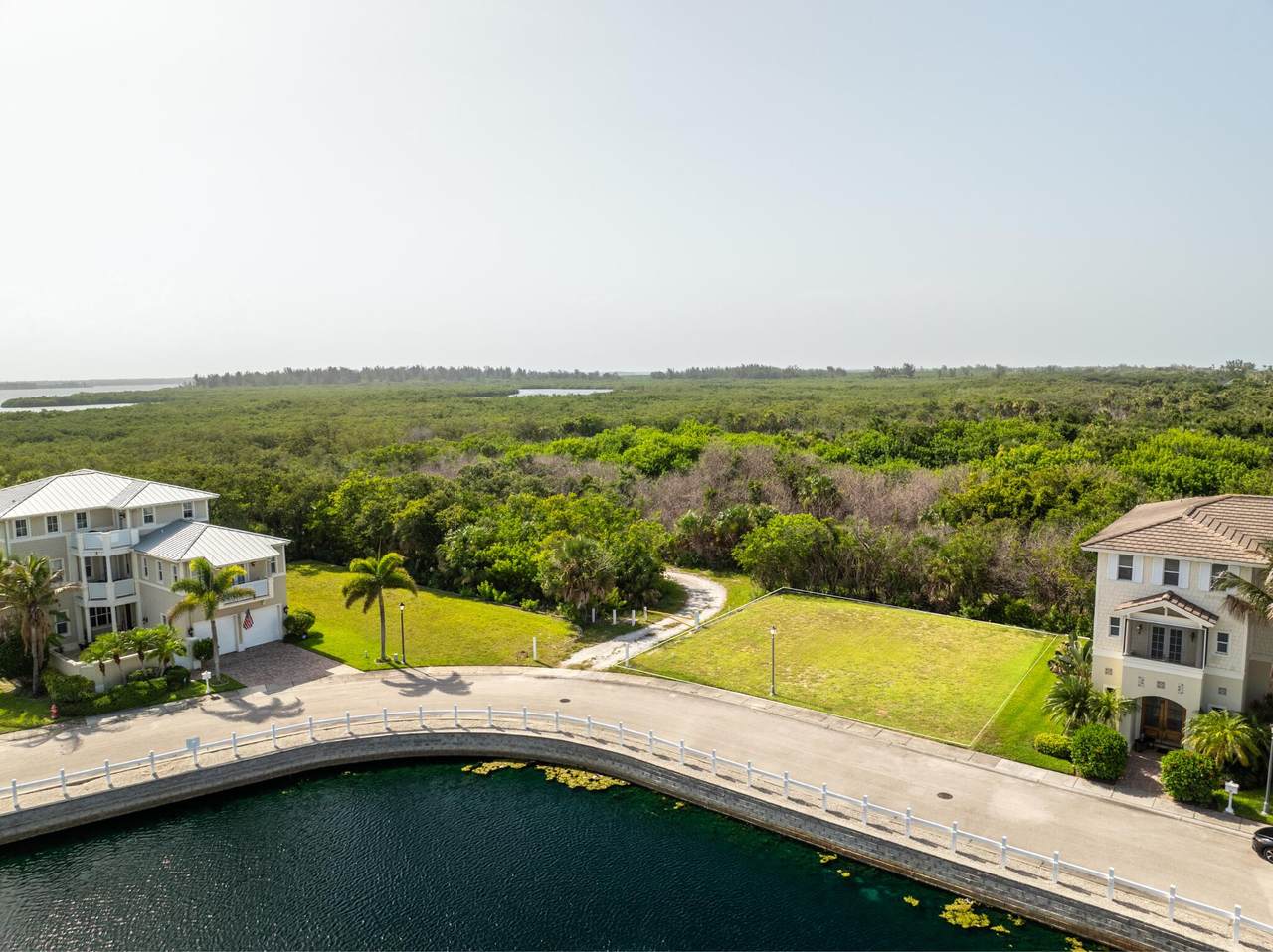 https://bt-photos.global.ssl.fastly.net/beaches/1280_boomver_2_B26055215-2.jpg