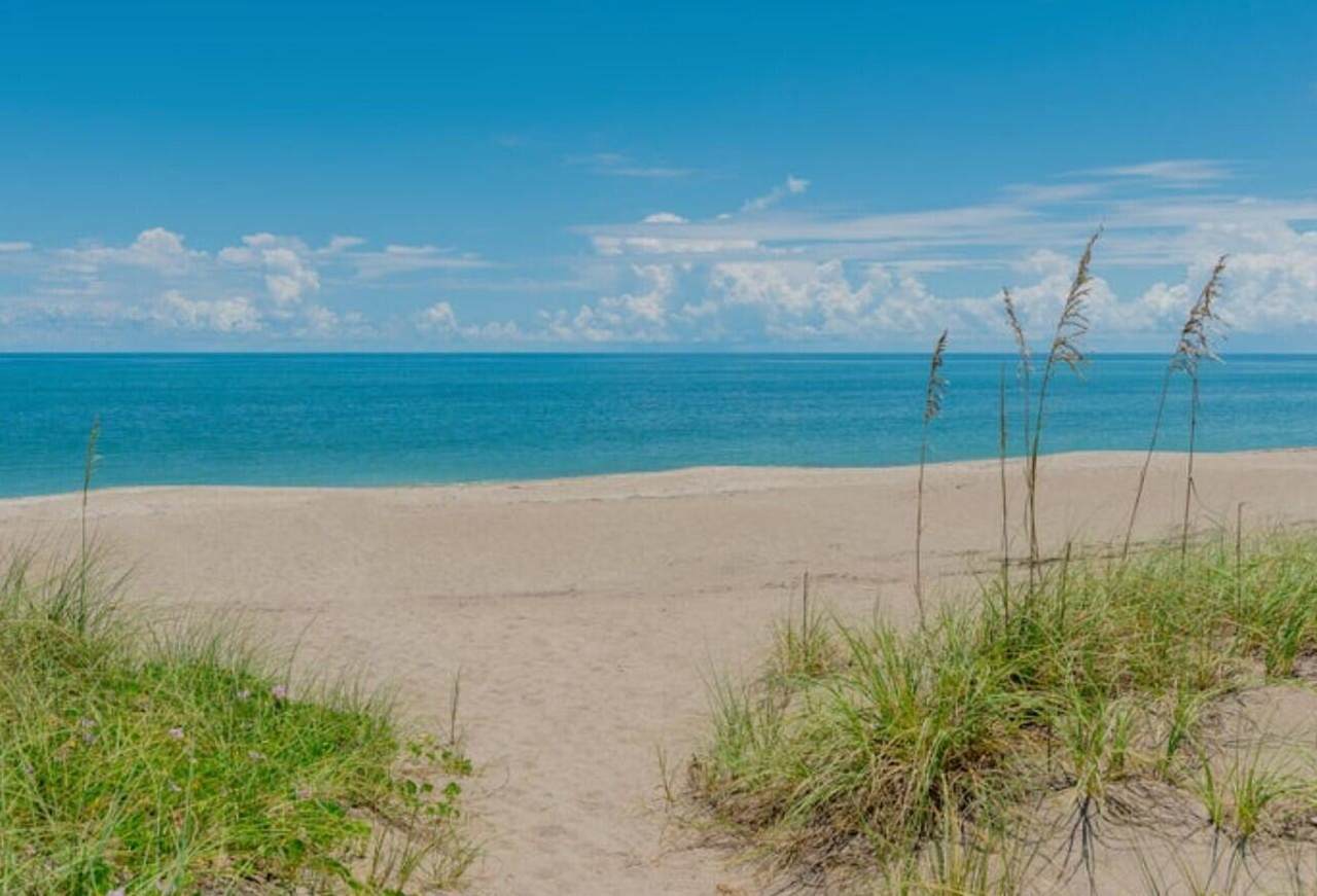 https://bt-photos.global.ssl.fastly.net/beaches/1280_boomver_2_B26055853-2.jpg
