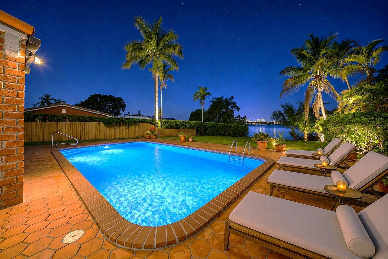 https://bt-photos.global.ssl.fastly.net/beaches/1280_boomver_1_B26055996-2.jpg