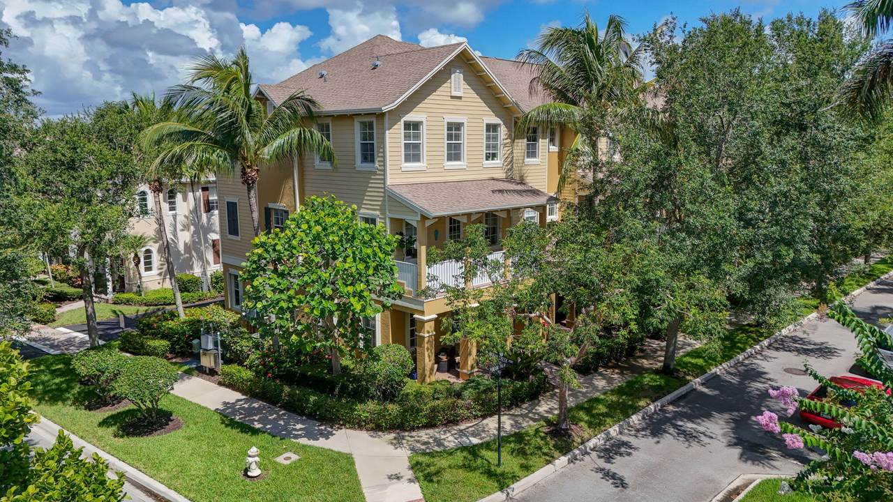 128 Royal Palm Circle - Photo 1