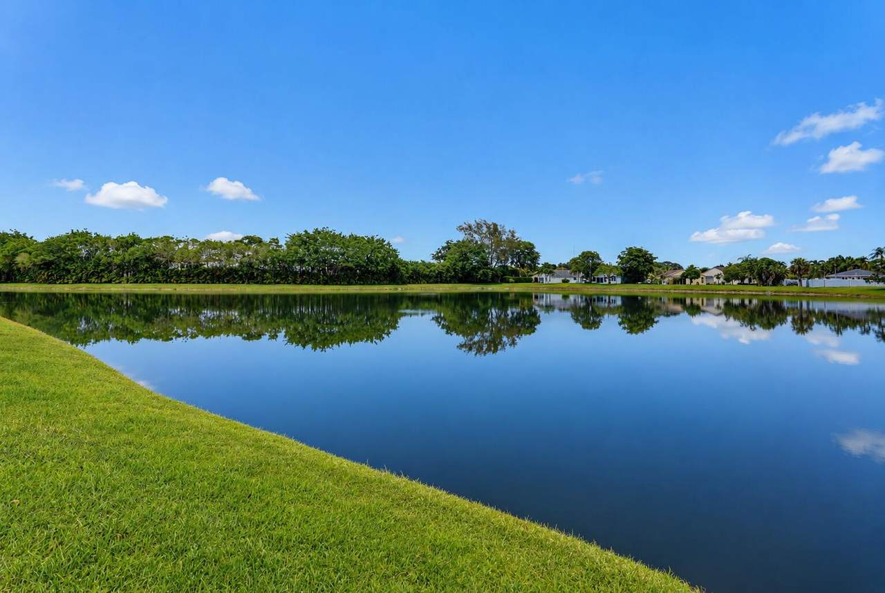 https://bt-photos.global.ssl.fastly.net/beaches/1280_boomver_2_B26056769-2.jpg