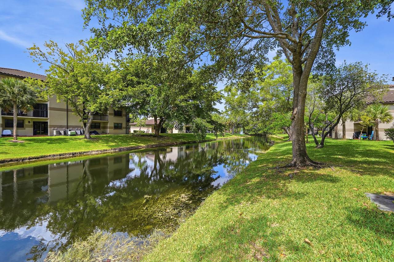 9938 Nob Hill Lane - Photo 1