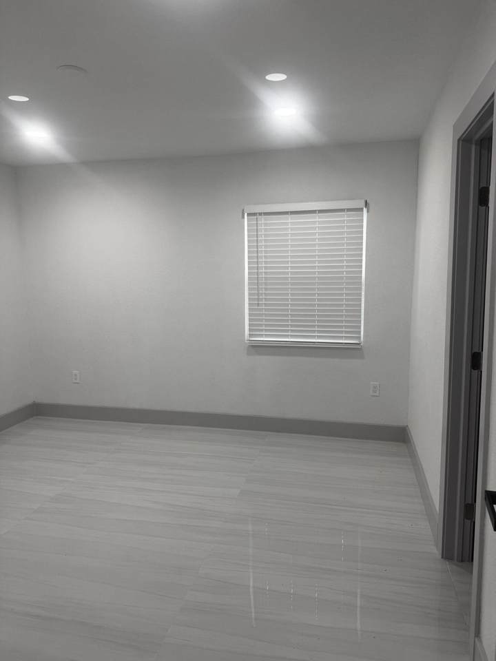 405 E Street - Photo 1