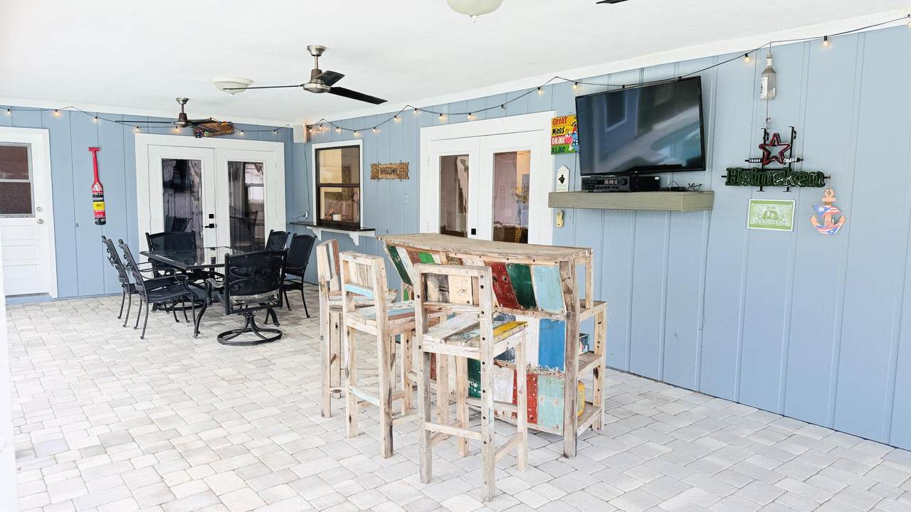 https://bt-photos.global.ssl.fastly.net/beaches/1280_boomver_2_B26065385-2.jpg