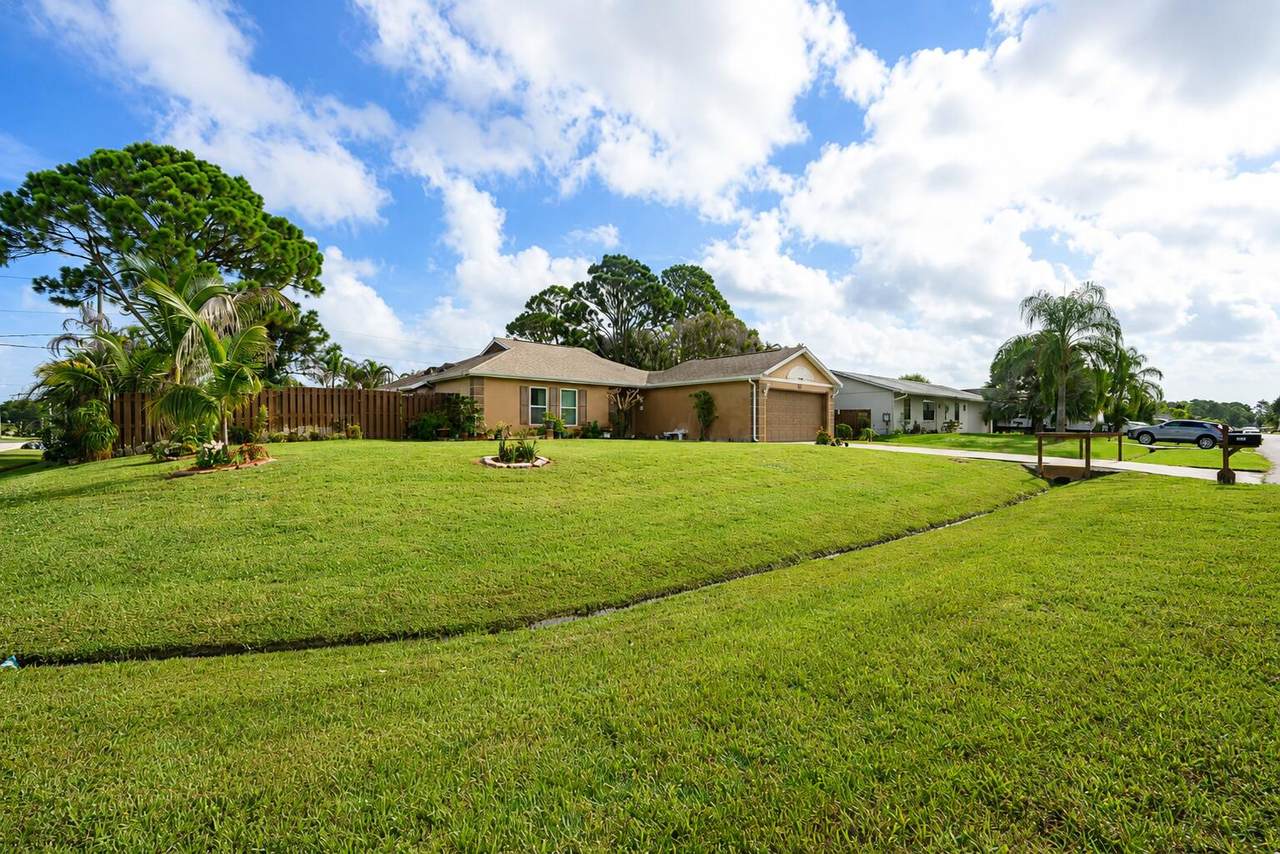 397 Ray Avenue - Photo 1