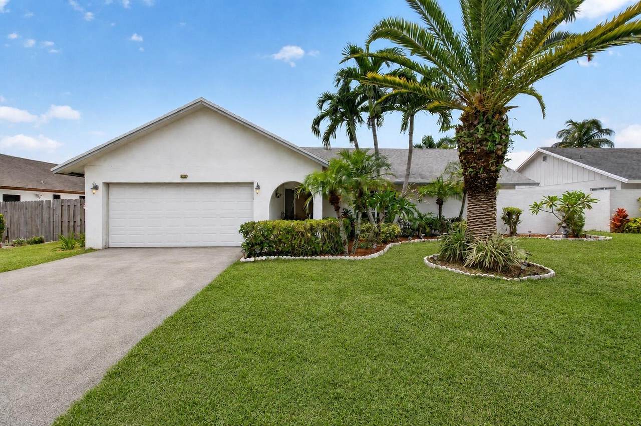586 45TH Way - Photo 1