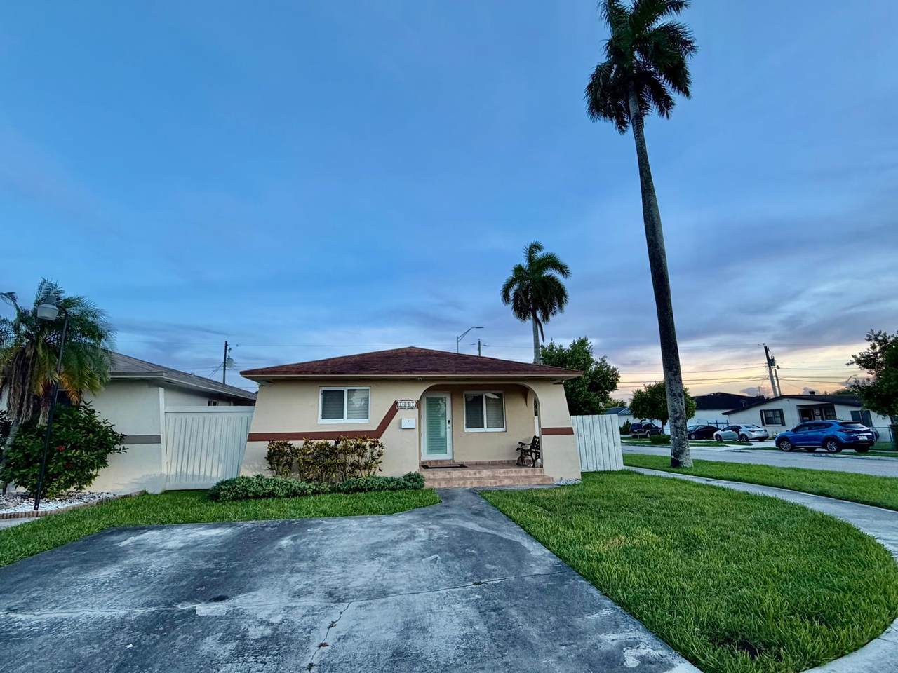 1092 32nd Street - Photo 1
