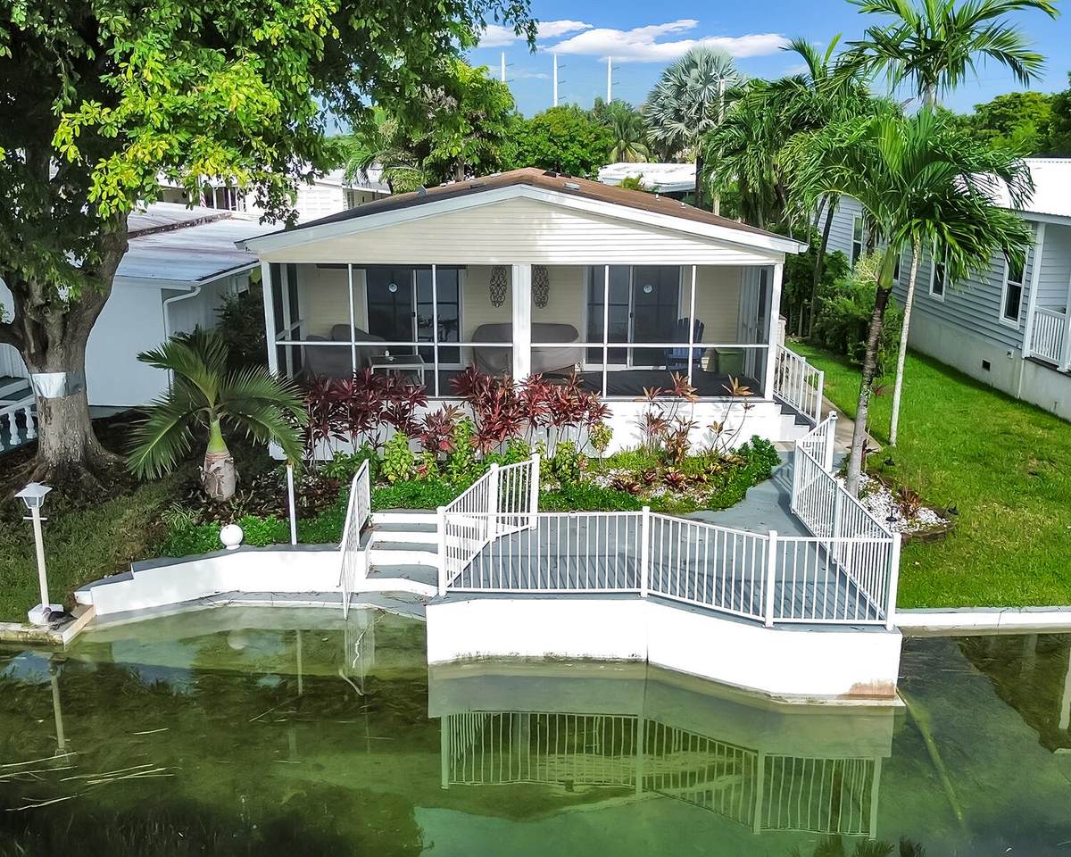 5420 Lagoon Drive - Photo 1