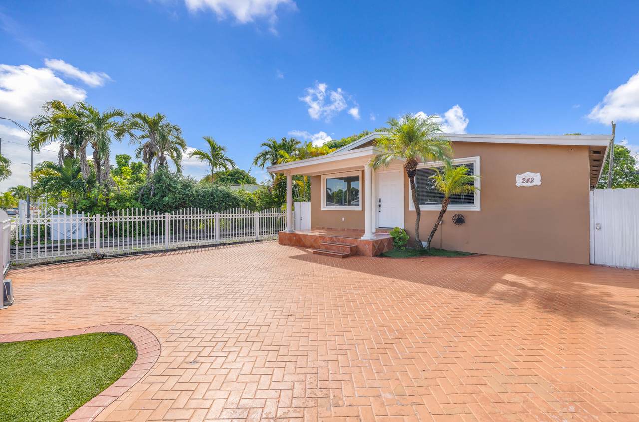 242 19TH Street - Photo 1