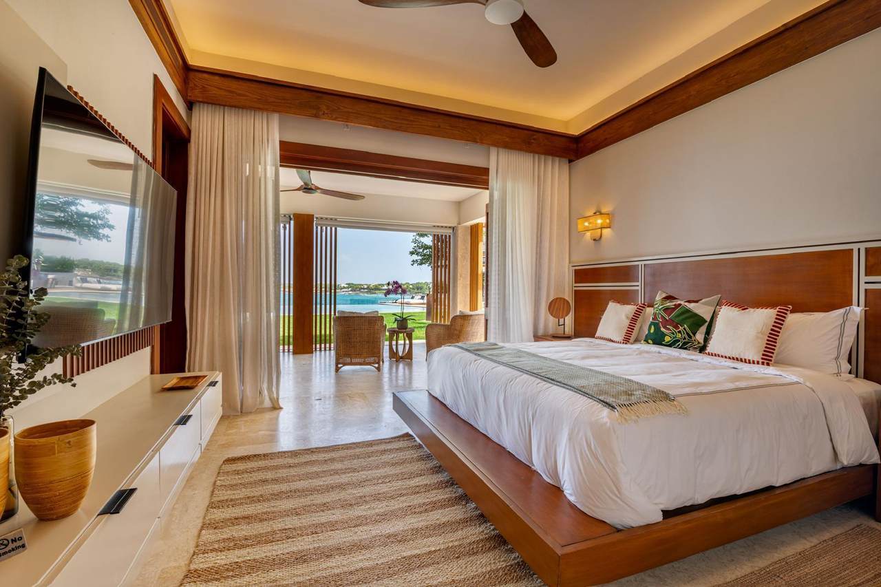 https://bt-photos.global.ssl.fastly.net/beaches/1280_boomver_1_B26079242-2.jpg