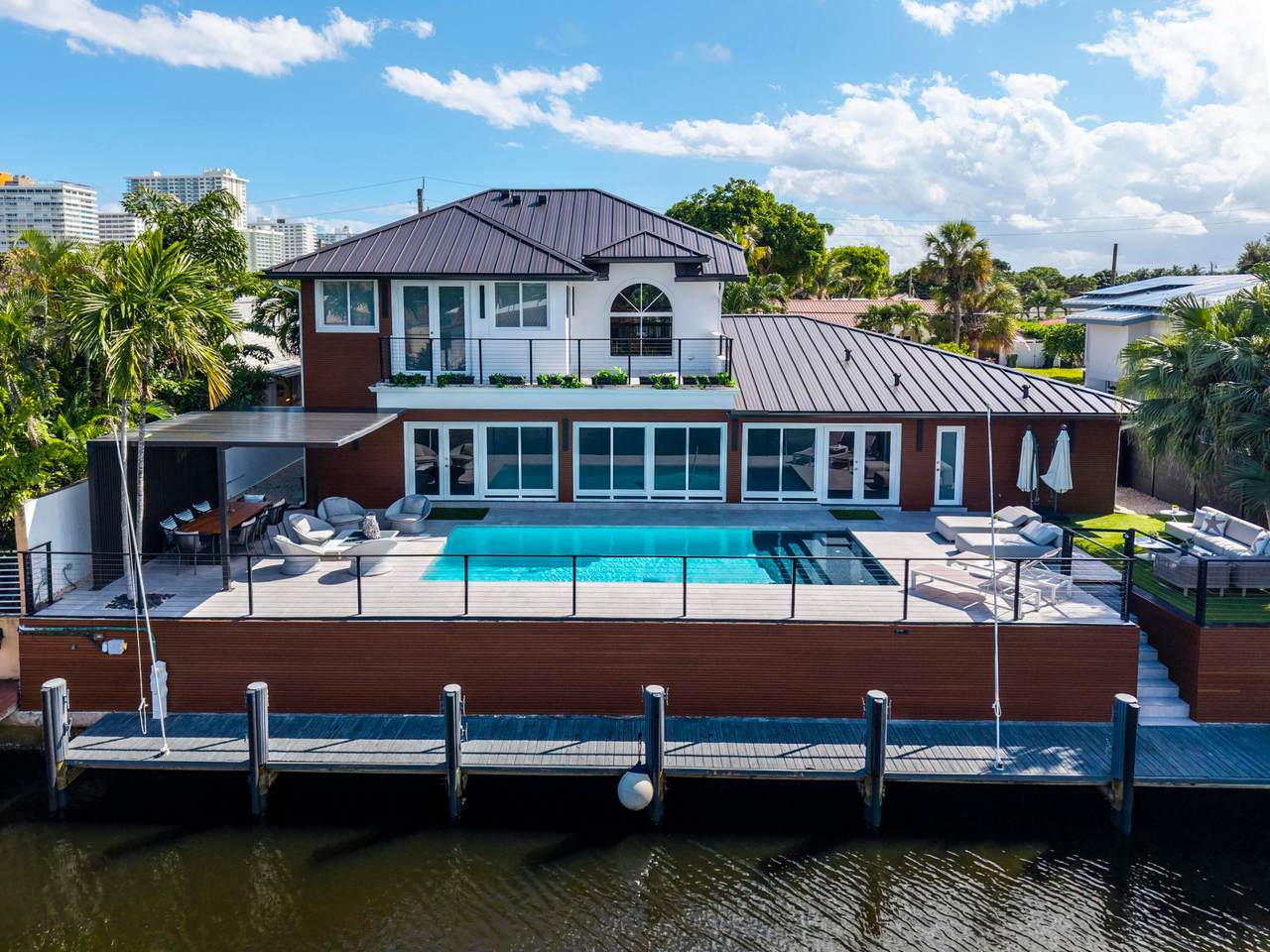 11 Castle Harbor Isle Drive - Photo 1
