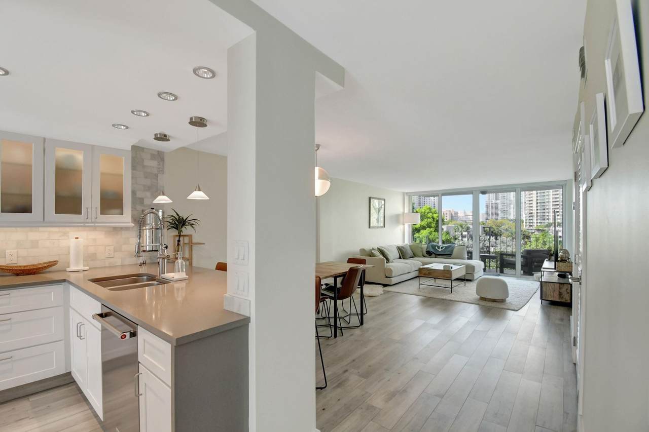 800 4th St - Photo 1