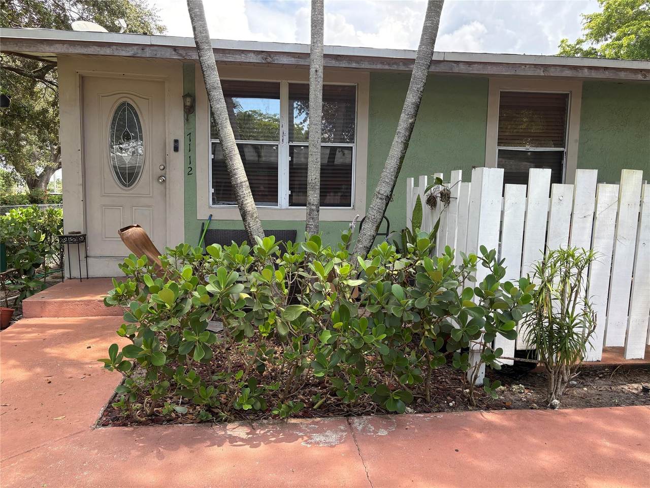 7112 Southgate Blvd - Photo 1