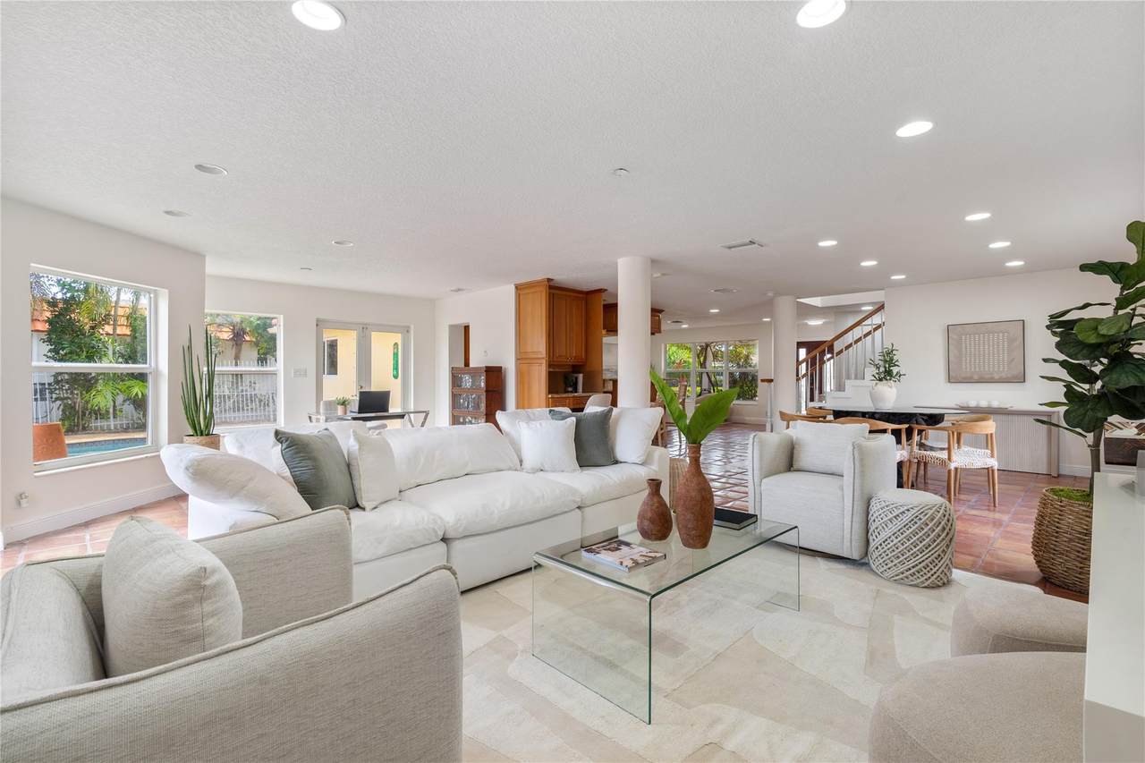 241 11th St - Photo 1