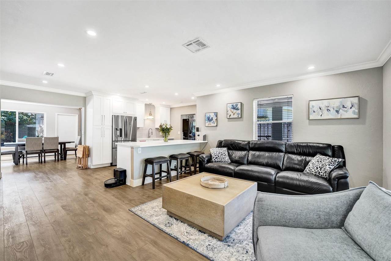 2050 53rd St - Photo 1