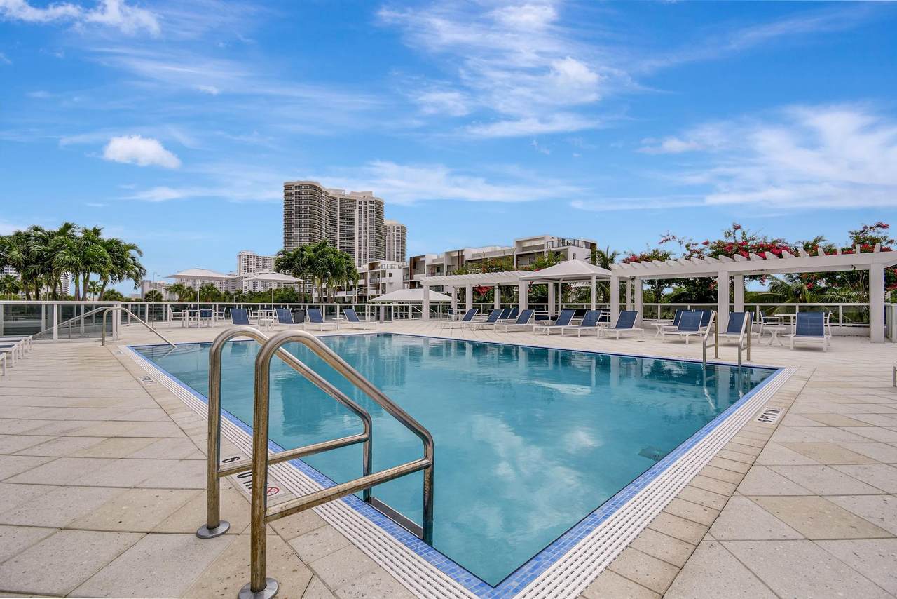 3015 Ocean Blvd - Photo 1