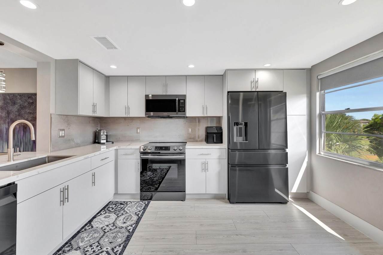 3203 Portofino Pt - Photo 1