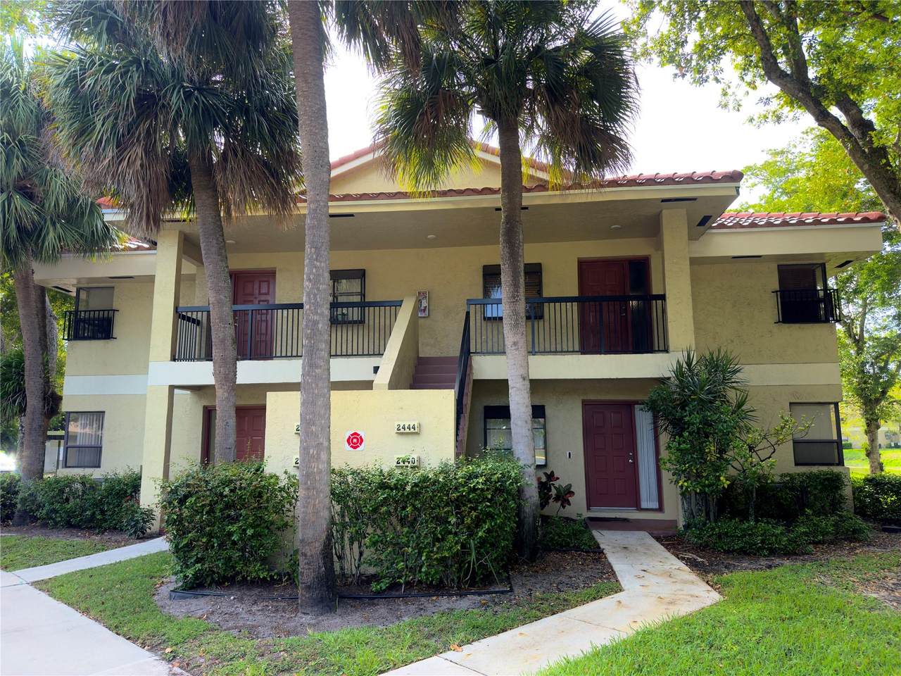 2441 49 TERR - Photo 1