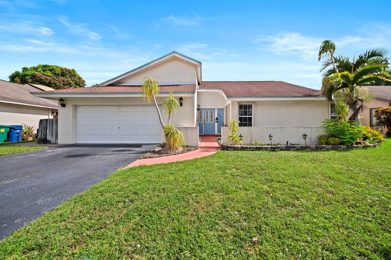 8541 47th Ct - Photo 1