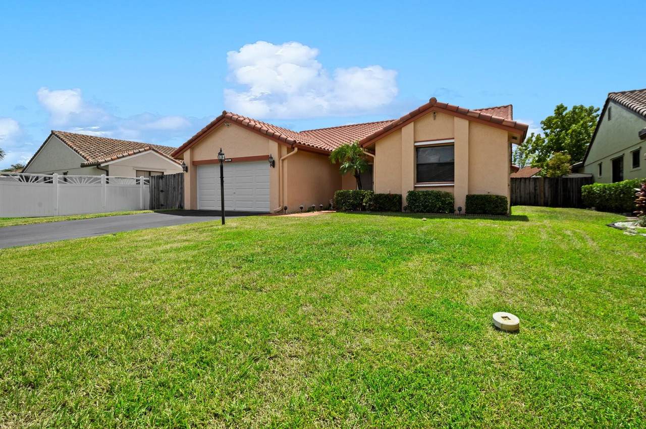 6341 Gauntlet Hall Ln - Photo 1