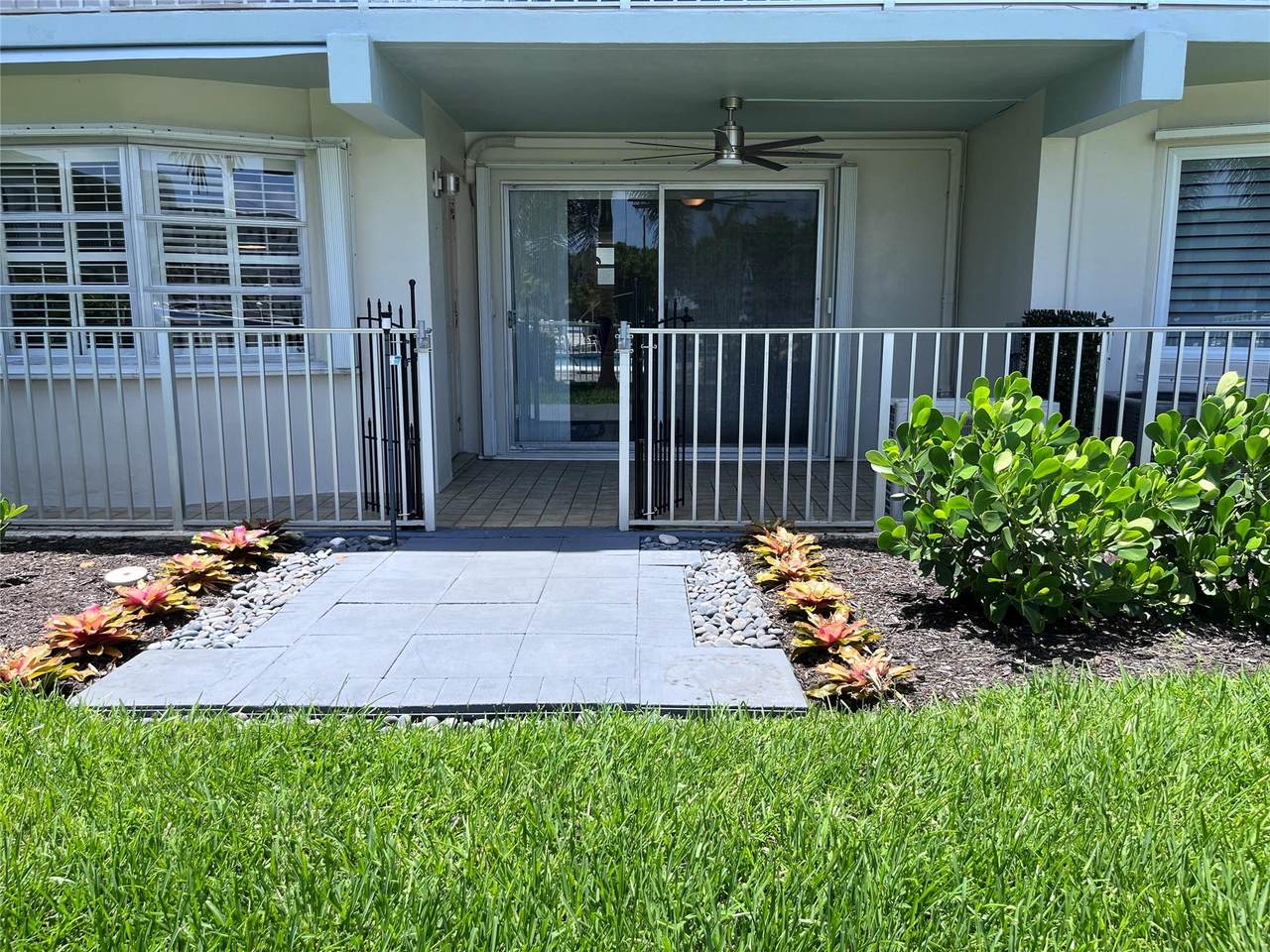 1445 15 CT - Photo 1