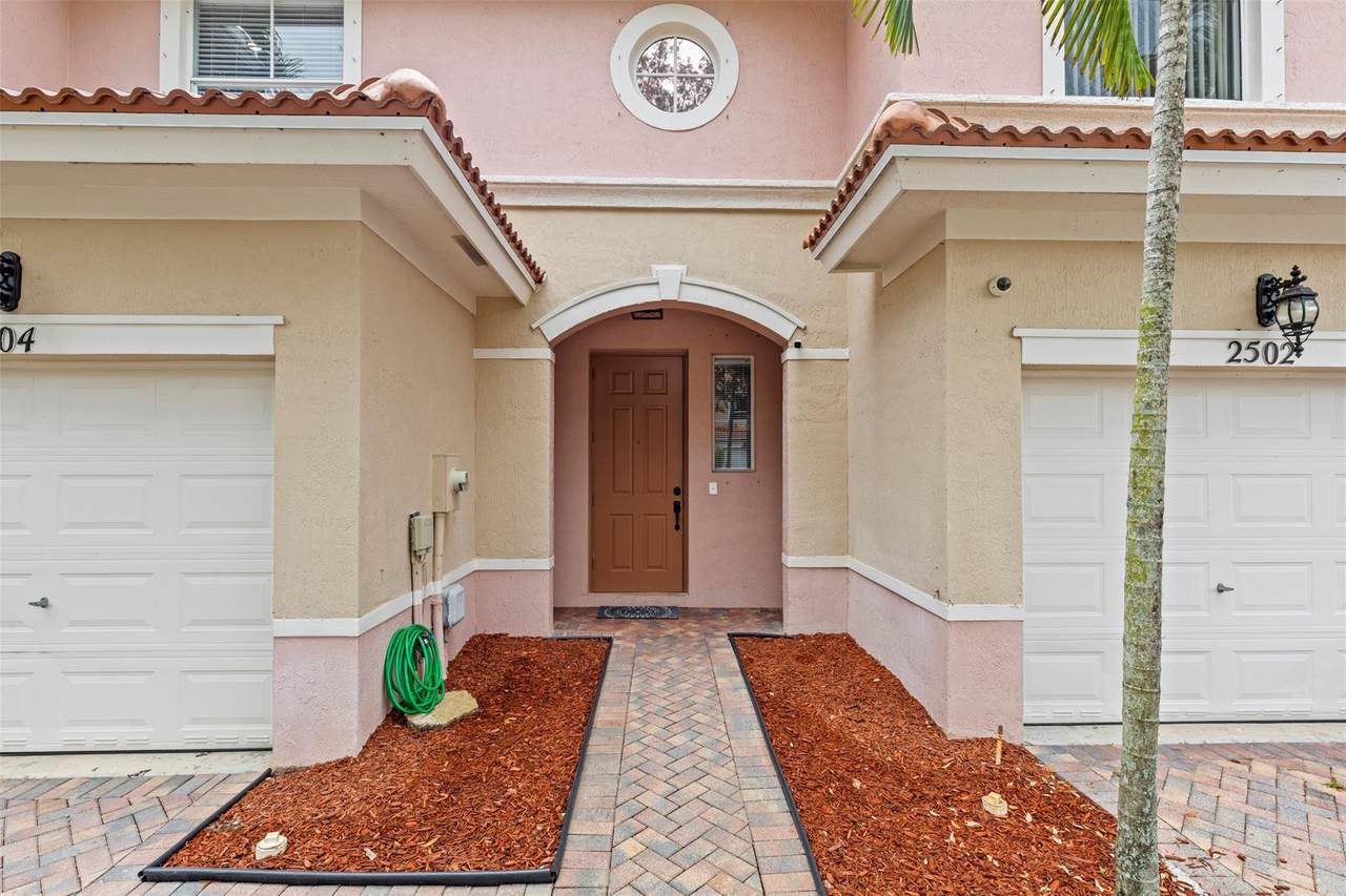 2504 Seminole Palms Dr - Photo 1
