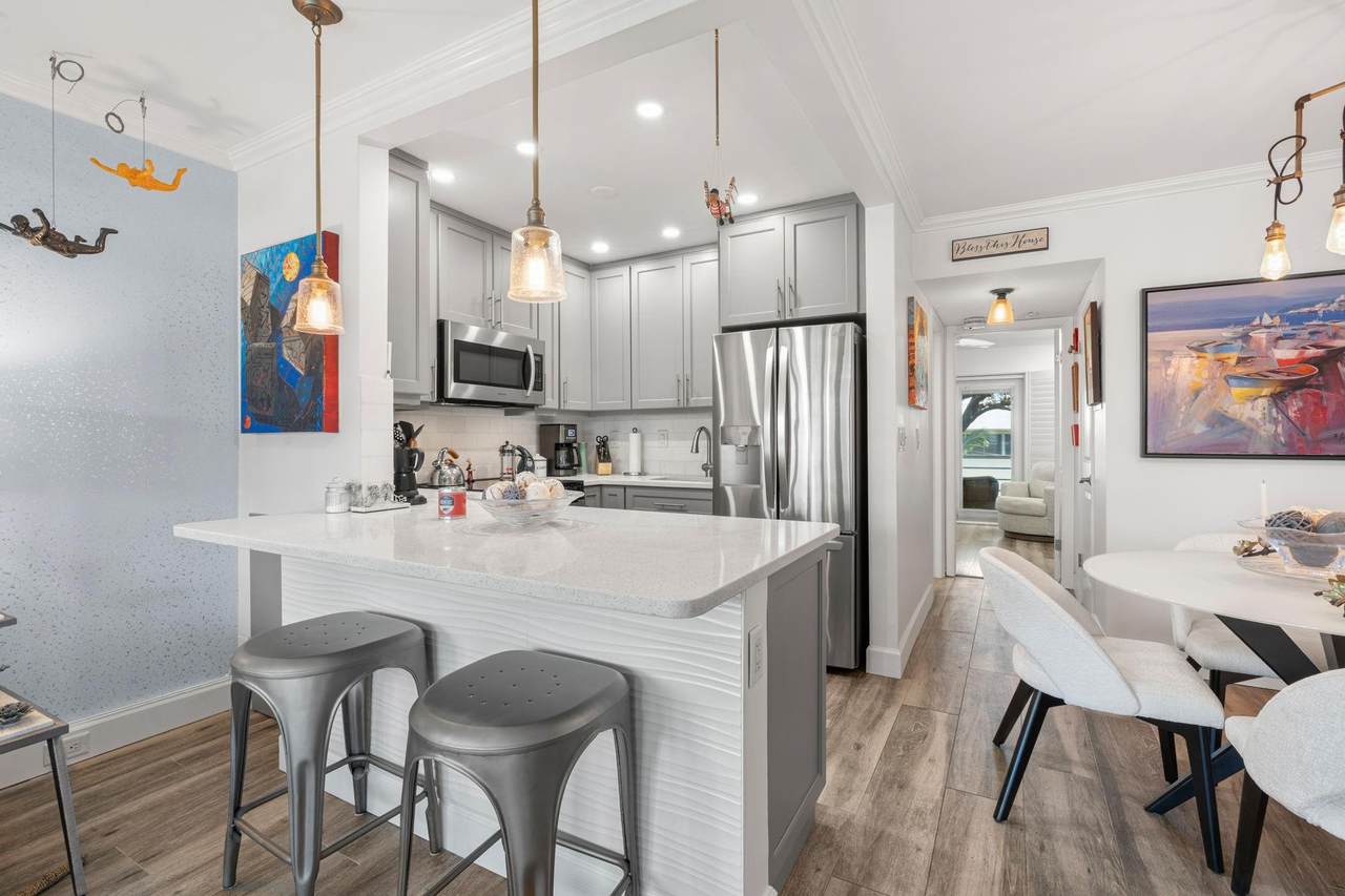 175 Westbury J - Photo 1