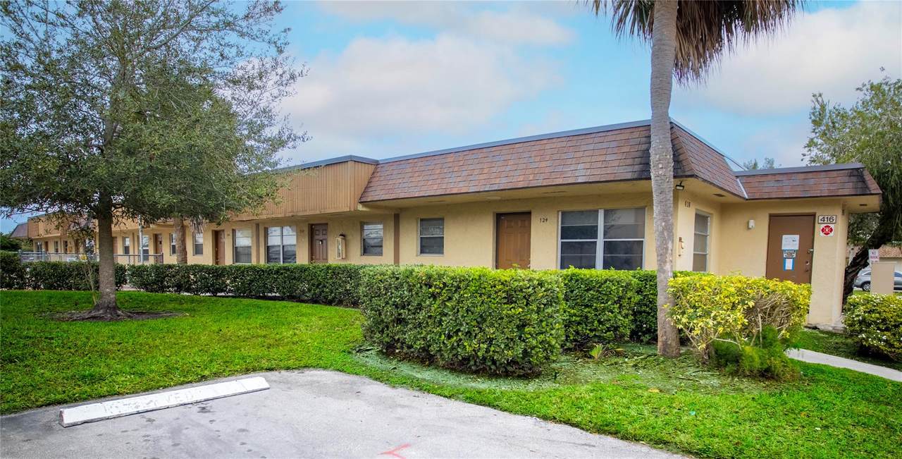 416 Lakeside Dr - Photo 1