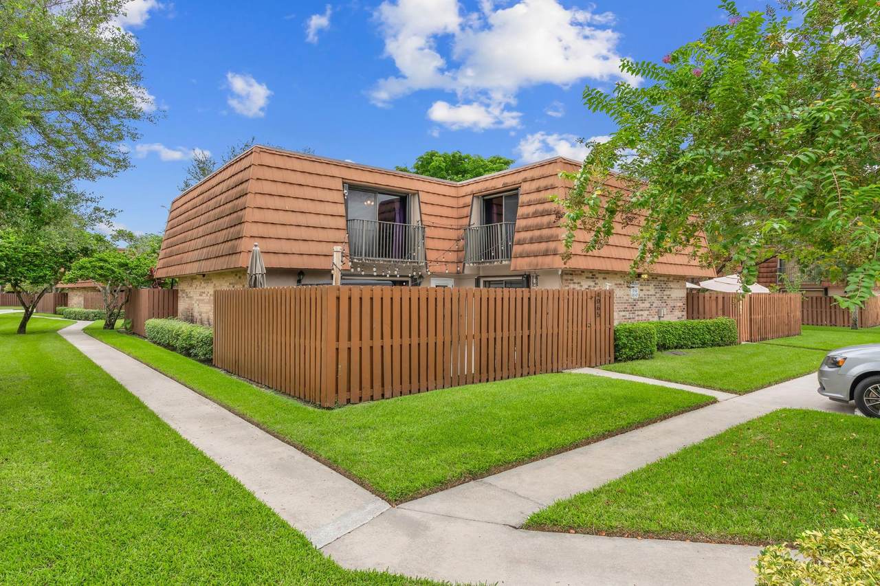 4065 Wimbledon Dr - Photo 1