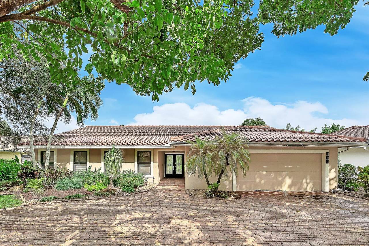 303 105th Ter - Photo 1