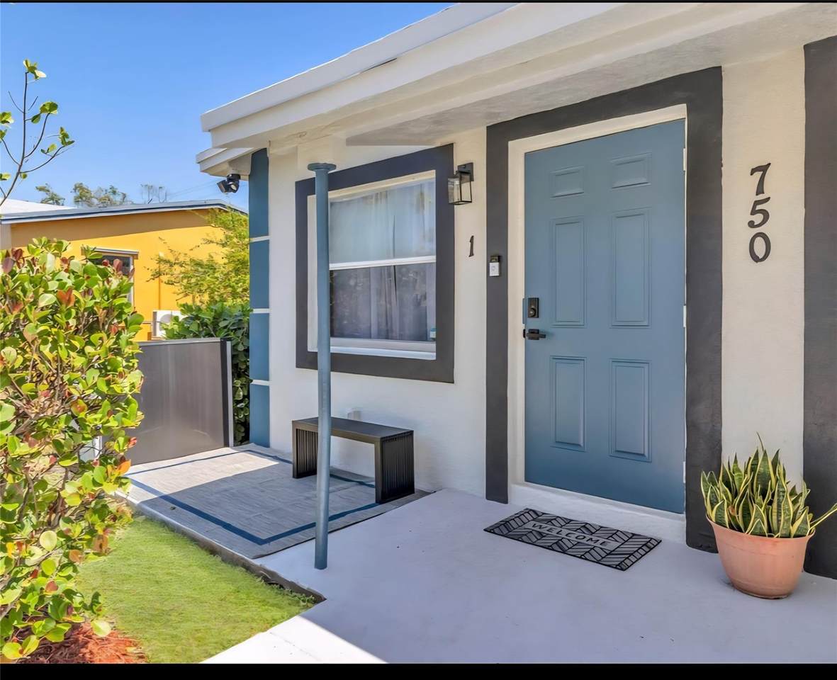 750 17th Ter - Photo 1