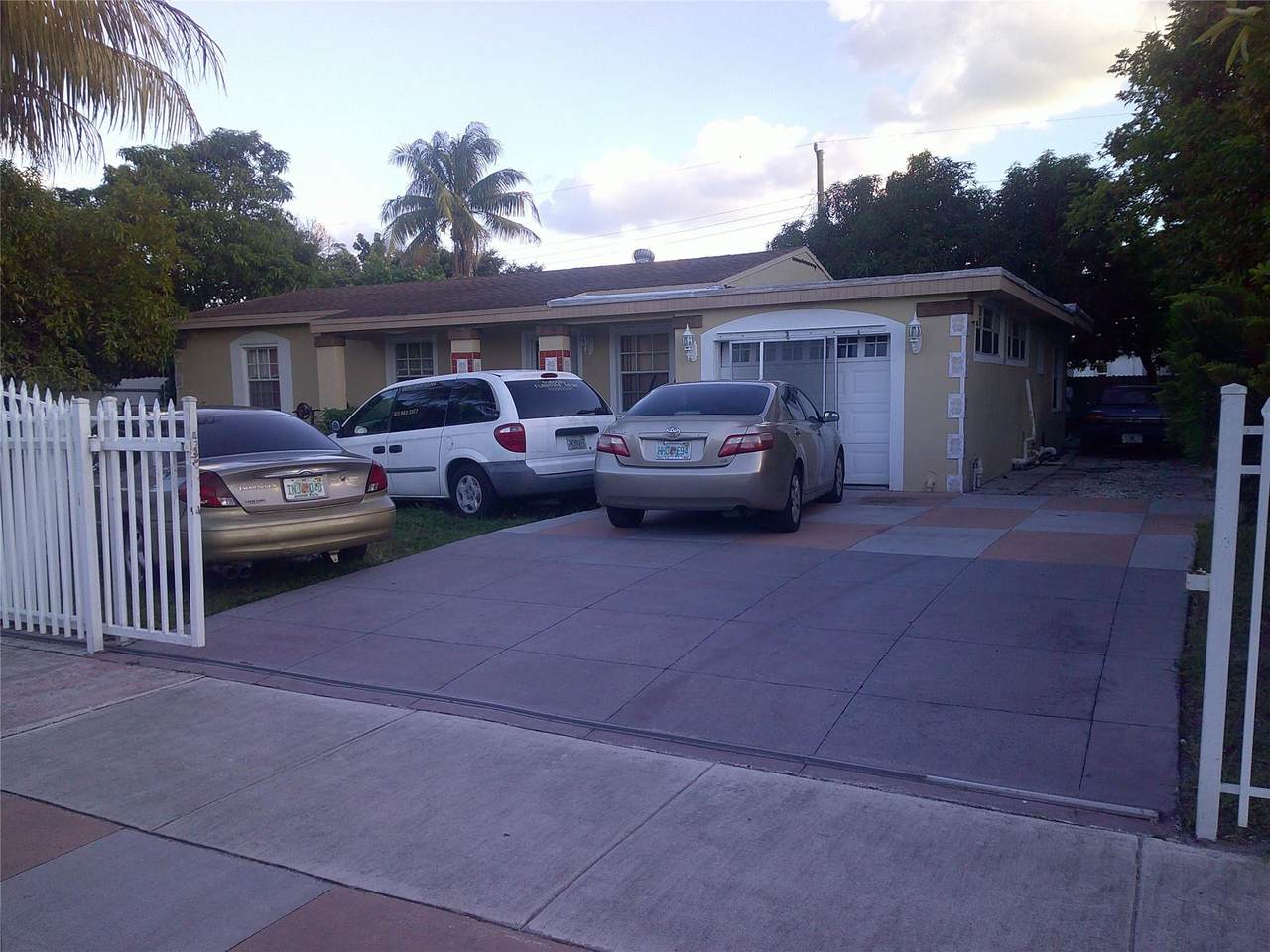 670 194th Ter - Photo 1