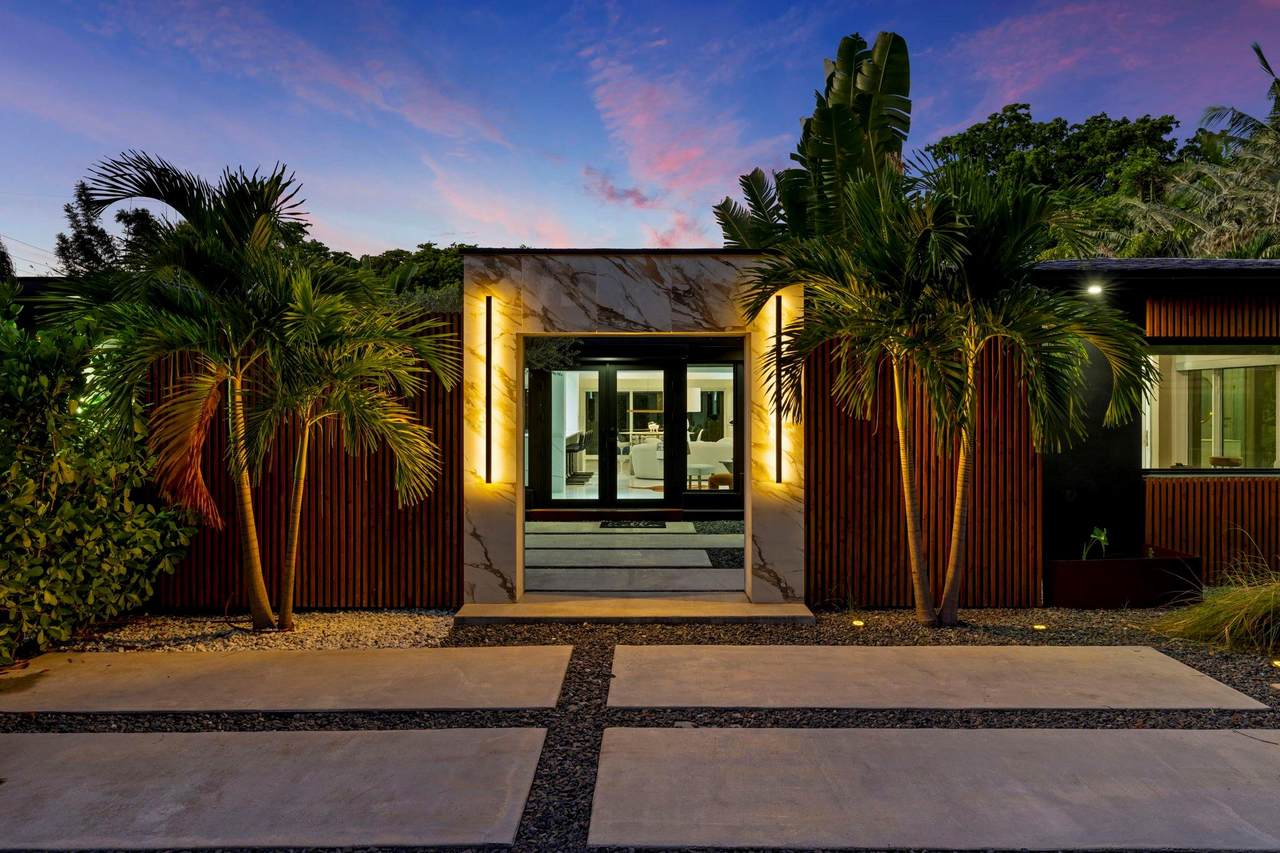 2711 19th St - Photo 1