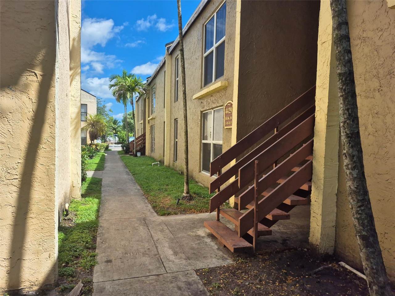 4429 Treehouse Ln - Photo 1