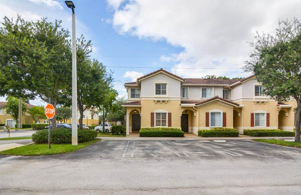 8822 Flagler St - Photo 1