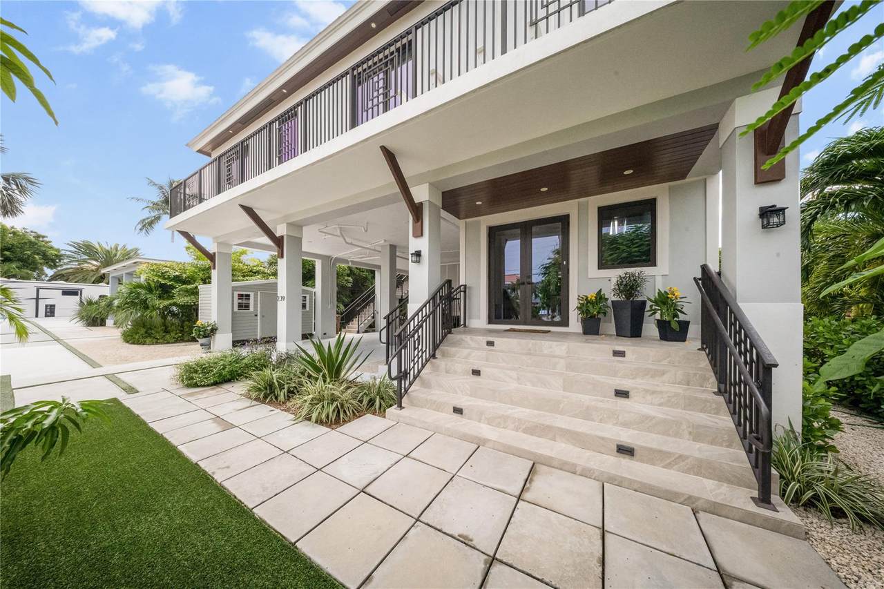 239 Seaview Dr - Photo 1