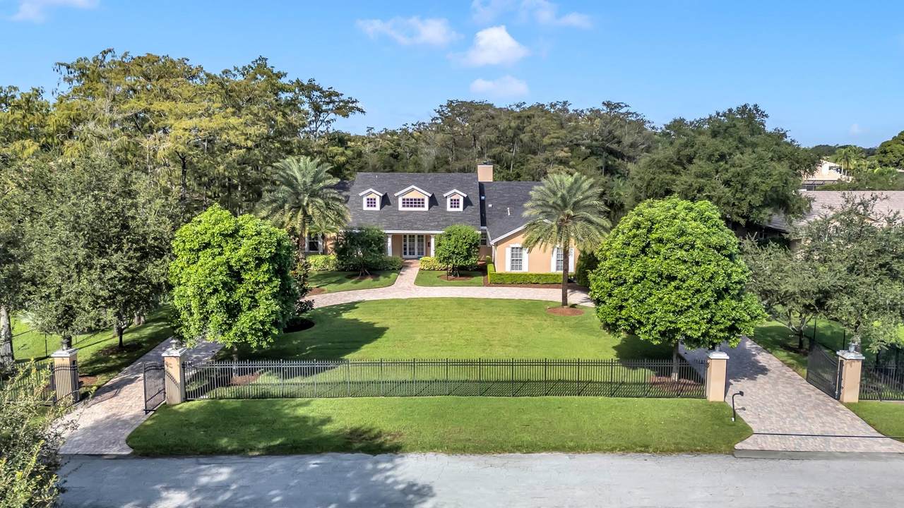 6041 74th Ter - Photo 1