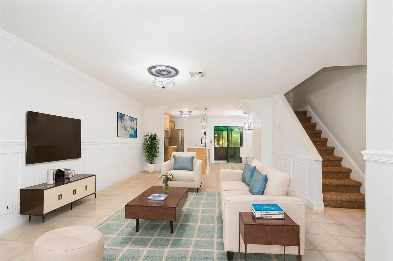 829 47th St - Photo 1